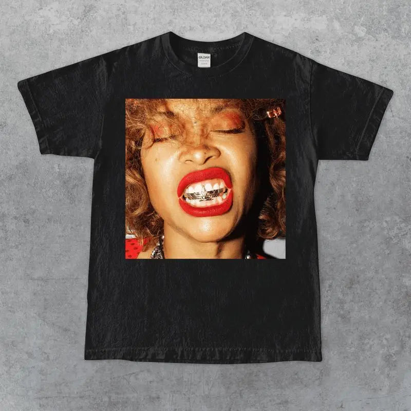 Erykah Badu T-Shirt with Retro 90’s Graphic, Vintage Soul and R&B Music Legend Tee for Men Women, Soft Cotton Unisex Crewneck Top, Classic Aesthetic Streetwear Shirt for Casual Everyday Wear and Fan Gift Idea