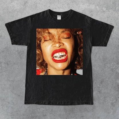 Erykah Badu T-Shirt with Retro 90’s Graphic, Vintage Soul and R&B Music Legend Tee for Men Women, Soft Cotton Unisex Crewneck Top, Classic Aesthetic Streetwear Shirt for Casual Everyday Wear and Fan Gift Idea